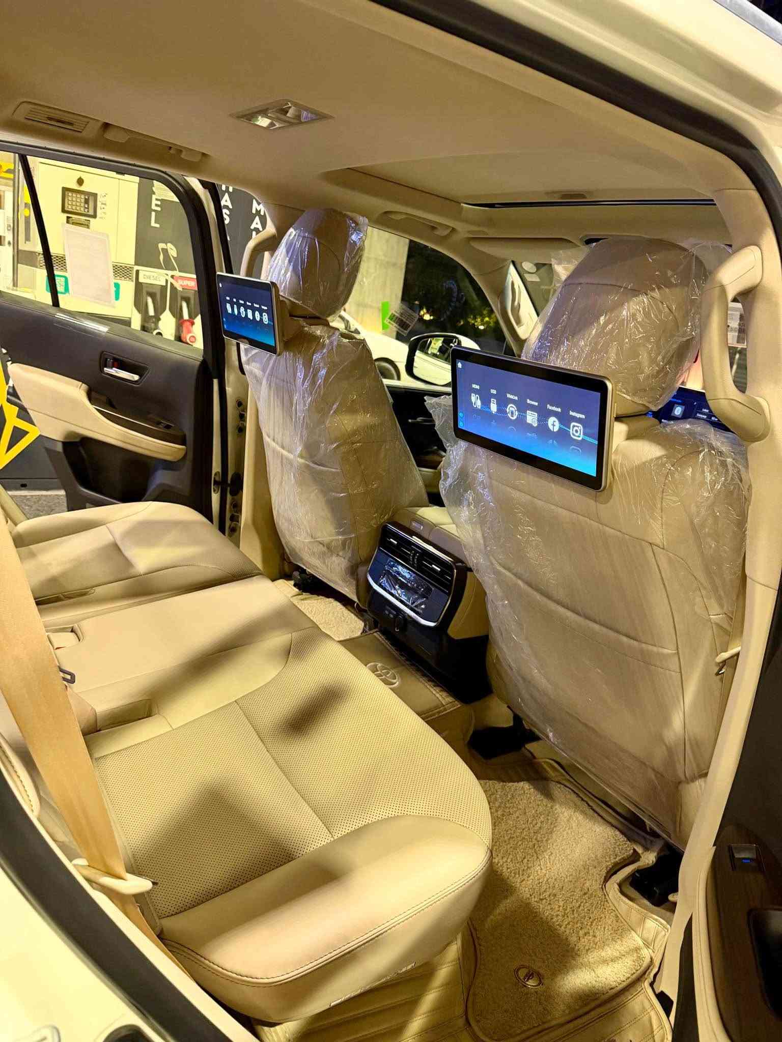 Toyota land Crusier GXR 2022 
‎تۆیۆتا لاند کرۆزەر مۆدێل2022
                                                    سفری شەریکەی ساز 
                                      کامل سێرڤسی شەریکەی بۆ کراوە
                                                    
‎ سەیارەکە بێ بۆیاخە دەعامی بۆ دەعامی بەشەرت
‎بۆیاخی نیە،سارد نیەشوخت نيه
‎مواسەفاتی :
‎بەصمە، درگا بەصمە، کوشن جلد.  ناوزەرد سڵاید، تبرید مرکزی ،برێک بصمە،
ئۆتۆ هۆڵد،،  
‎ ئاوێنە کارەبا هەردوو کوشنی پێشەوە کارەبا
‎ بەخی ئاو  سەلاجە، ٣شاشە سنوق جەک
‎ بلاجکتۆر ئاوێنە ئیشارەت…چەندین مواسەفاتی تر
                                                     
كم43 ڕۆشتوە
‎سەیارەکە سفرە 
‎گێڕ و مەکینەی بەشەرت 
‎سەیارەکە شوێنی لە سلێمانیە
                                                              ***********
623 $$$ Singapore
