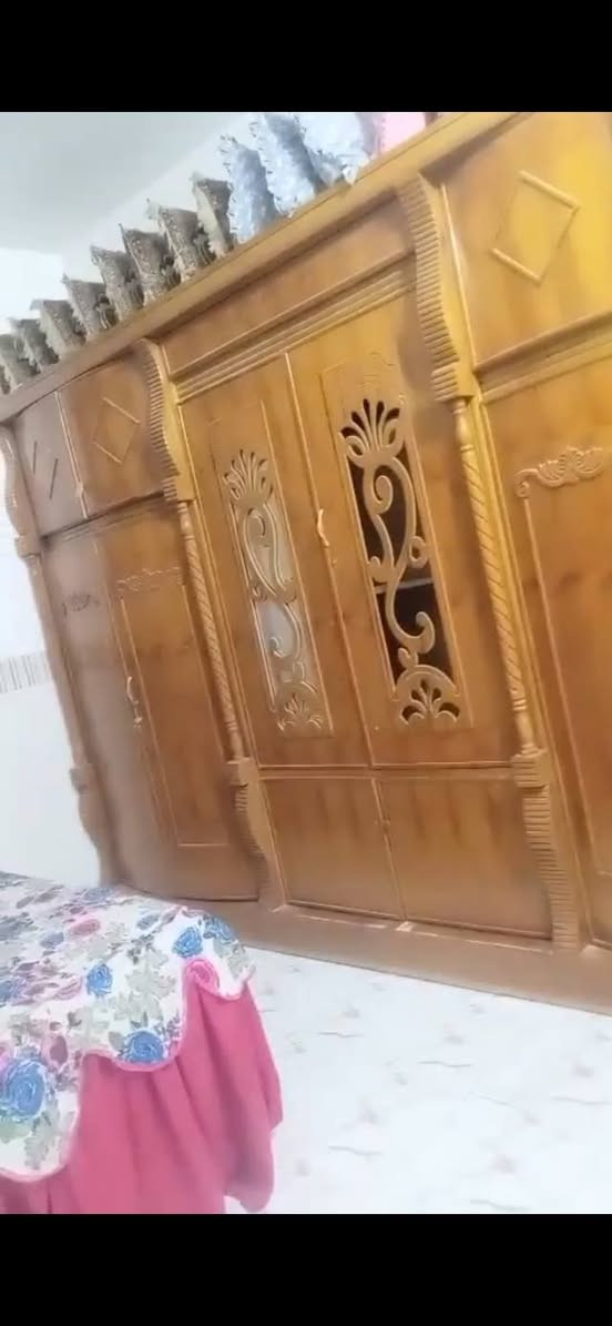 غرفة نوم • استعمال قليل • للبيع