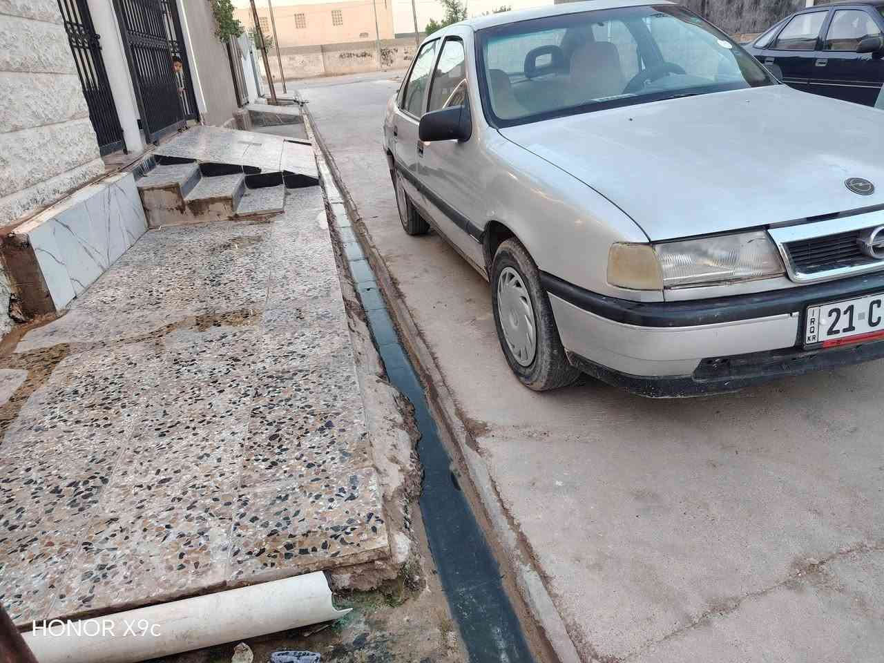 سلام عليكم البيع  اوبل فكترا موديل ٨٩رقم سليمانيه نافذ ٢٩  حجم ٢٠ كير محرك شرط كهربيات شغاله سياره خير من الله مال جناي صدر جديد تخم تاير جديد سيارة ماناقص برقي.  مكان السياره كركوك السعر تصال عل رقم ***********

نص مكتوب في الصور:
- HONOR X9c