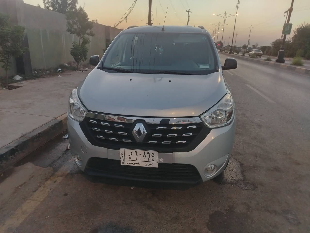 وسلام عليكم سياره للبيع  رينو موديل 2019باب سايك فقض بارد بي _سياره شارص وكاله صحب موجود مال ماساسه سيهره ايشي بيها شارت تبريد تتفيها كير توماتيك
*********** (***********)سعر السياره عل ارقام
