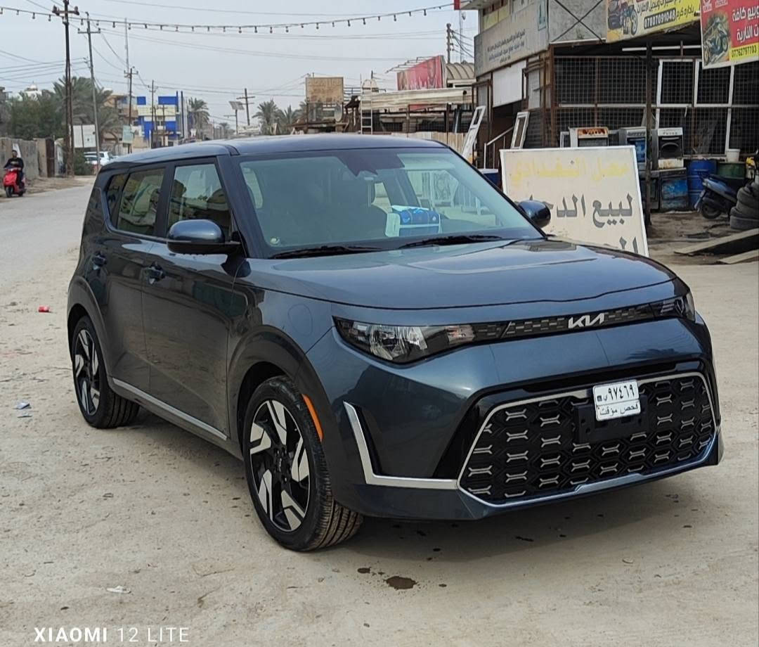 بعد التحية
كيا صول جيتي لاين فول 2023 
Kia soul GT Line 2023
أعلى فئه من الصول أي جميع المواصفات، وارد أمريكي، مرقمة بابل، الضرر: تبديل أبواب عدد 2 جهة السائق، نفس اللون، أصلية، ماشي 18500 الف ميل،
المواصفات:
محرك 2000 دوش المرغوب، فتحة سقف، بصمه تشغيل وأبواب، وتشغيل عن بعد ، شاشه كبيره أيباد، شحن موبايل ذكي وايرلس، اشاير بالمري، توقف ذاتي امامي + خلفي، تحديد مسار، تنبيه النقاط العمياء، ويل كب حجم 18، رادار أمامي وخلفي، مانع إنزلاق، مثبت السرعة، حساس إطارات، سترين حرف D، ومواصفات أخرى، صورة الحادث مرفقة.
السعر: 160
 الإتصال: ***********

نص مكتوب في الصور:
- XIAOMI 12 LITE
- BIDCARS