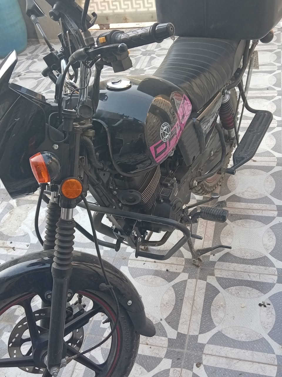 السلام عليكم دراجه دايون للبيع  موديل 25 ماشيه 2000 زيرو بعدي اشتريت صندوك عاساس اشتغل بيه بس انطو دور ثالث السعر 1650 وبيه مجال حك جيه الرقم *********** بي واتساب 
ملاحضه الله شاهد اخذته 1900 ماصارله اقل شهر
