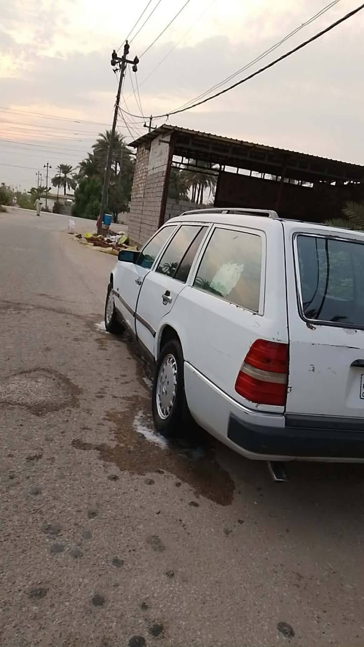مرسيدس استيشن • ١٩٨٨ • مكينة ٢٥٠٠