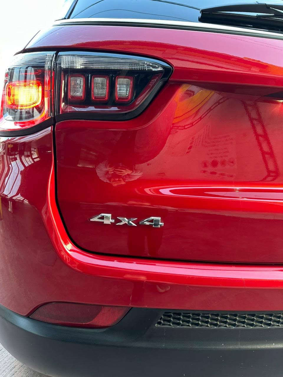 Jeep compass 2025
سلام عليكم

جيب كومباس 2025 فول مواصفات

رقم كاتى تترقم شمالي

سيارة جديدة لوك ماشيه 15000الف فقط

بنيد صبغ فقط بدون دواخل نهائيا 

بيها مكانات تعديل PDR بسيطة

الايرباكات كلهن سليمات✅

سيارة فول مواصفات وجديدة وبالعافيه للي تكون من نصيبة 

المواصفات 

▪️ الفئة:  LATITUDE فل كامل

▪️ المحرك: 2.0 تيربو 4 سلندر بقوة عالية واقتصاد بالوقود

▪️ ناقل حركة أوتوماتيك 8 سرعات + دفع رباعي AWD

▪️ اللون: أحمر مميز

▪️ لايتات LED أمامية وخلفية + LED نهاري

▪️ داخلية جلد فاخرة مع تطريز مميز

▪️ مقاعد كهرباء مع تدفئة

▪️ شاشة وسطية كبيرة + Apple CarPlay + Android Auto

▪️ شاشة عدادات ديجتل كاملة

▪️ كاميرا خلفية 

 + نقاط عمياء

▪️ مثبت سرعة + تحكم ستيرن متعدد

▪️بانوراما على طول السقف

▪️ دخول ذكي وتشغيل بصمة

▪️ مكيف أوتوماتيك دجتل قطعتين امام وخلف

▪️ نظام مانع انزلاق + ثبات إلكتروني + وسائد هوائية متعددة

▪️ ممشى قليل جداً وحالة وكالة 

💰 السعر153$ ورقة ومجال بسيط 

عنوان اربيل

للاستفسار
*********** واتس اب
***********
