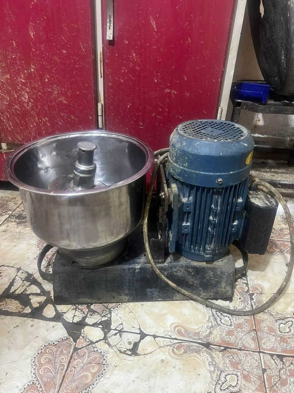 خلاط حمص 
صناعي يخبل ونضيف 
مكاني بغداد الشعب سعره 200 الف
***********
