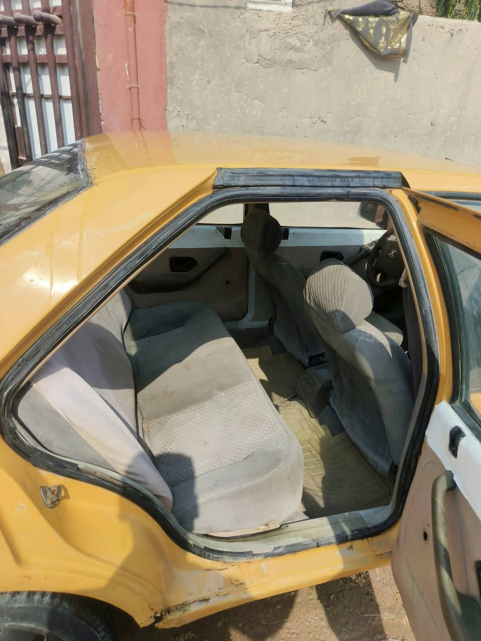 سلام عليكم
بيجو 405 للبيع 

 مكينه توني مجفته 650 الف غراض كله اصلي 

كير كلشي مابي لا فلته ولا خرطه نمرته حلوه بس ترتب القلايج

هيئة ما مسجله رحت راجعت الهيئة عليه 

500 الف اكثر عليه اني ادفعهن غرامات ولا ربع عليه سنويته 2019 راعي يمي موجود اوجهك وياه ميطلب ربع عليه وذا داور افضل هم

غرفته حلوه 

السيارة عايزه ترتيب وماعندي فلوس ومحتاج اريد ابيع

حداديه زينه بس بيه درايم بي مشكله اعتقد صليب بس تمشي مابيه شي  كشرته هم حلوه يرادله بنيد ترجع بلاد وجامه اماميه كهربيات يرادله ترتيب بيه لايت زنون عالي ناصي باتري جديد لوك سنتر السياره العنده فلوس وجناي له ذني سهلات عليه رايد 19 ورقه والهيئه تنزل من سعره
رقم موبايل ***********
