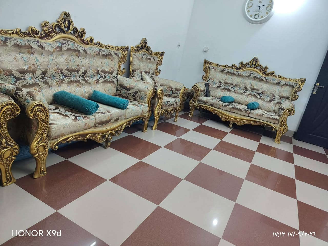 تخم رئاسي نضيف للبيع السعر 325 وبي مجال 
رقم ***********

نص مكتوب في الصور:
- HONOR X9d 17:13 17/09/2026
- HONOR X9d 17:12 17/09/2026