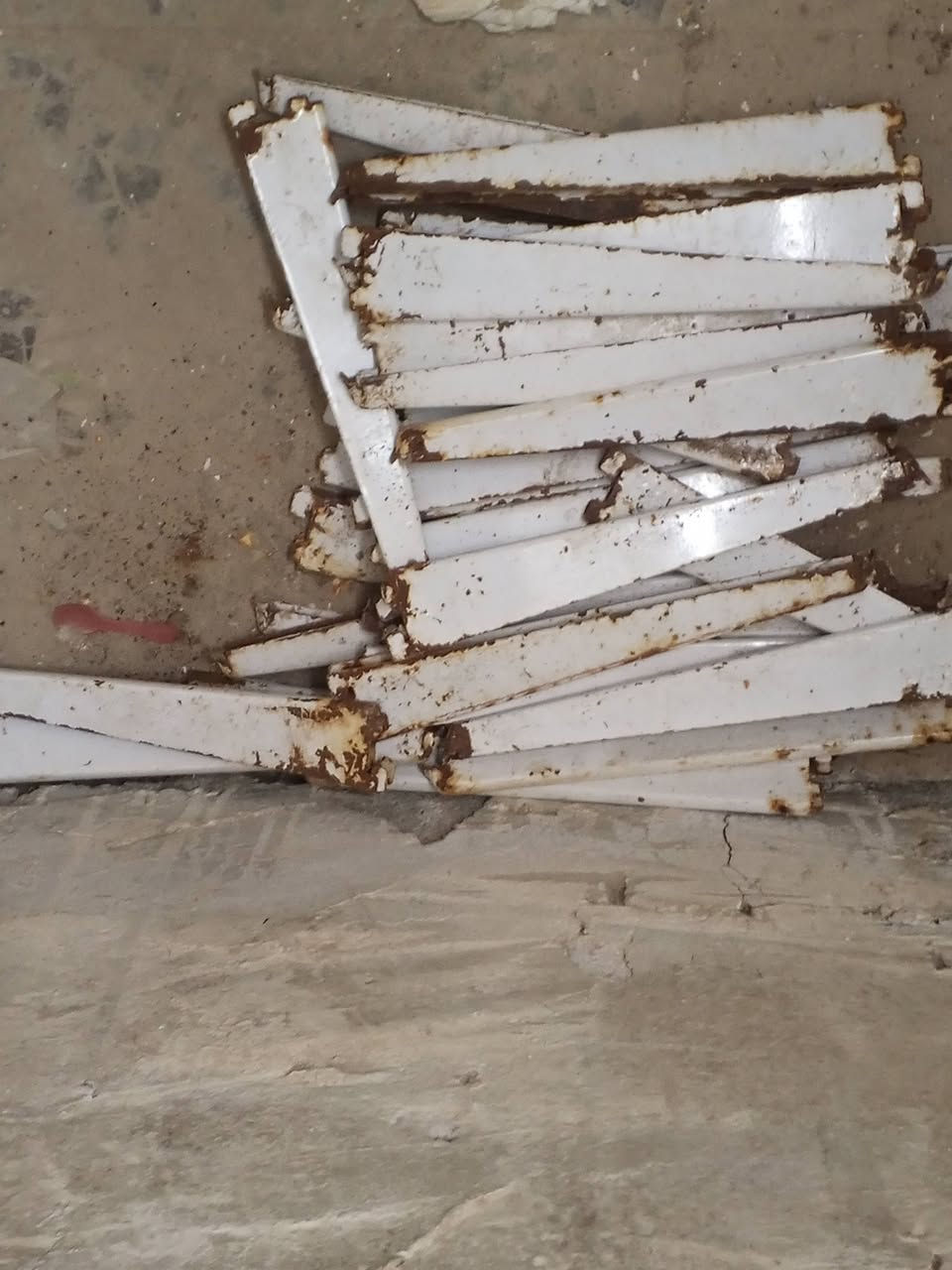 للبيع رفوف حديد
32رف 
35ذرع
9سجه 
سعر 80الف وبيهن مجال 
بغداد مدينه صدر 
***********
