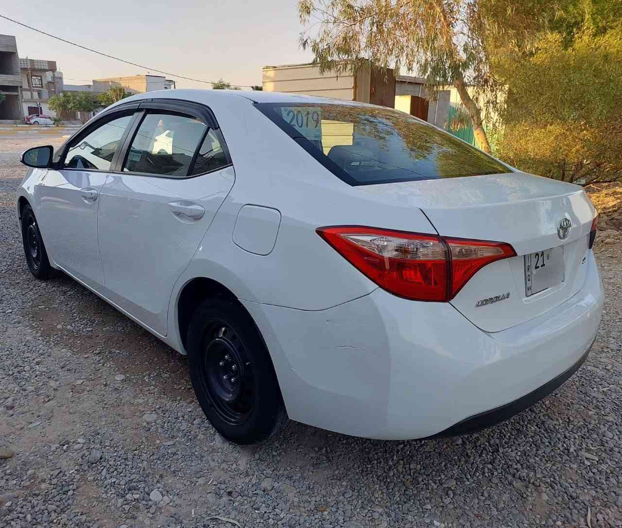 للبيع كورولا 2019 LE وارد امريكي لون ابيض ثلجي
مواصفات السيارة معروفة 
سيارة جاهزة بدون نقص 
محرك  1800 المرغوب 
رادار وحجر كله موجود
ماشية 133 الف مايل حقيقي 
رقم سليمانية جديد باسمي شرط التحويل 
بجم امامي خلفي كبس السيارة بدون حادث بدون ايرباك بدون دواخل وبدون صبغ وتبديل فقط بيها بارد حتى الدعاميات امامي خلفي بلاديات 
مكان السيارة ديالى 
السعر 145$ وبيها مجال بسيط 
***********
