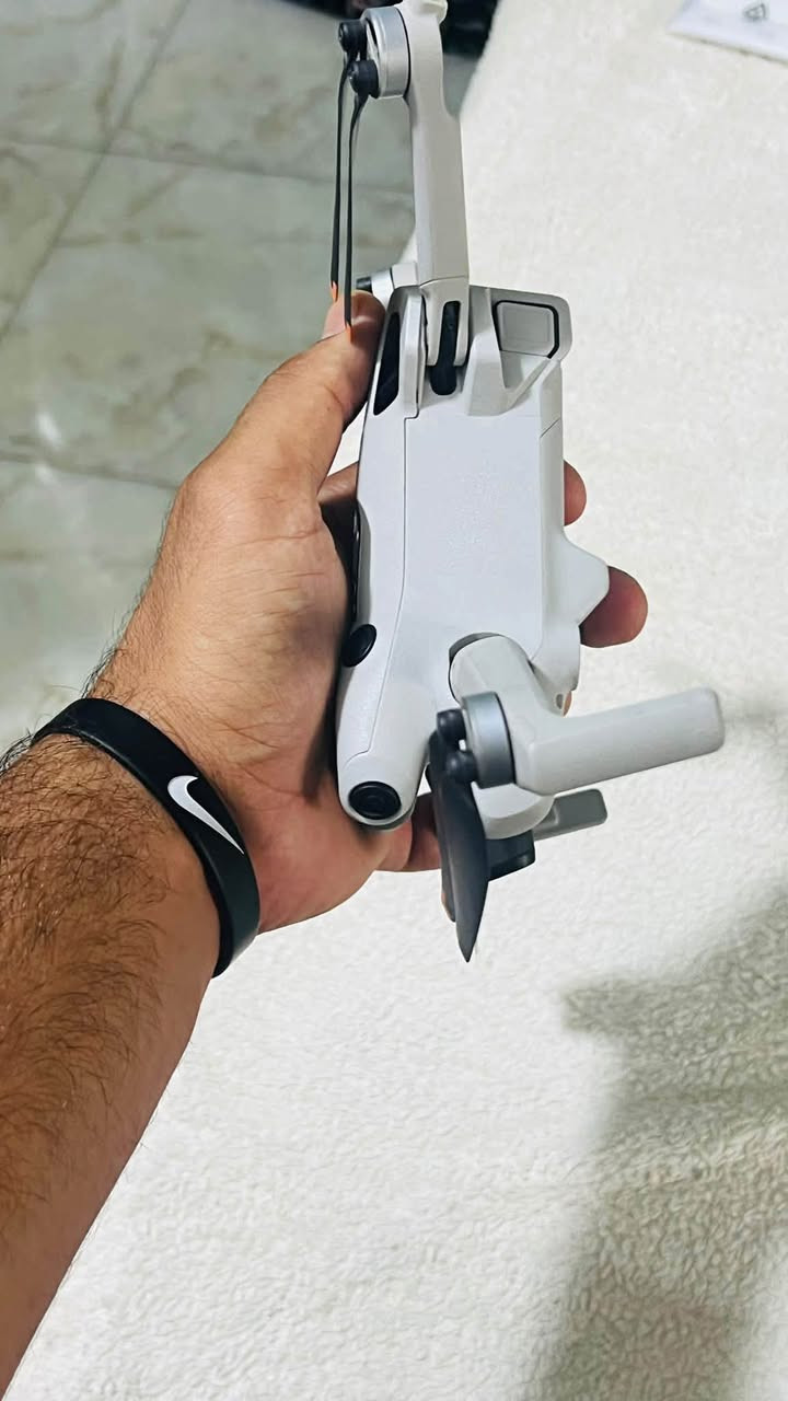 الغني عن تعريف سعر
مليون قفل الكل يعرف سعرها 

***********
