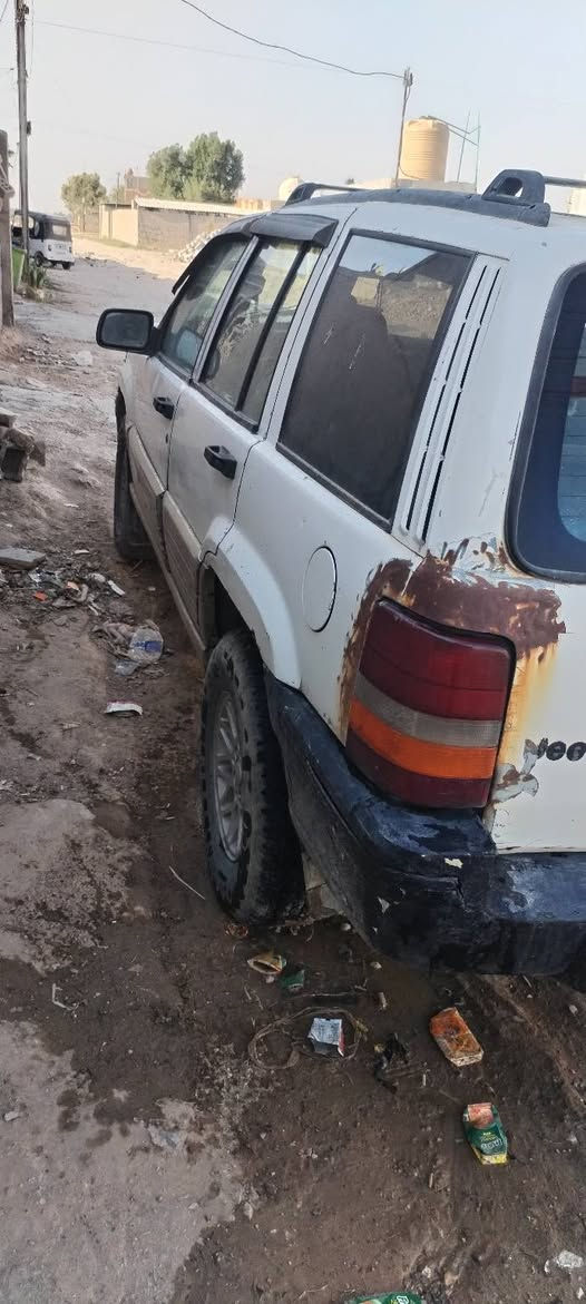 جيب شيروكي موديل 94 رقم بغداد باسمي محوره  VVTالسعر ٣٥وبيهه مجال بسيط مكان بغداد الباويه للتواصل على الرقم ***********
