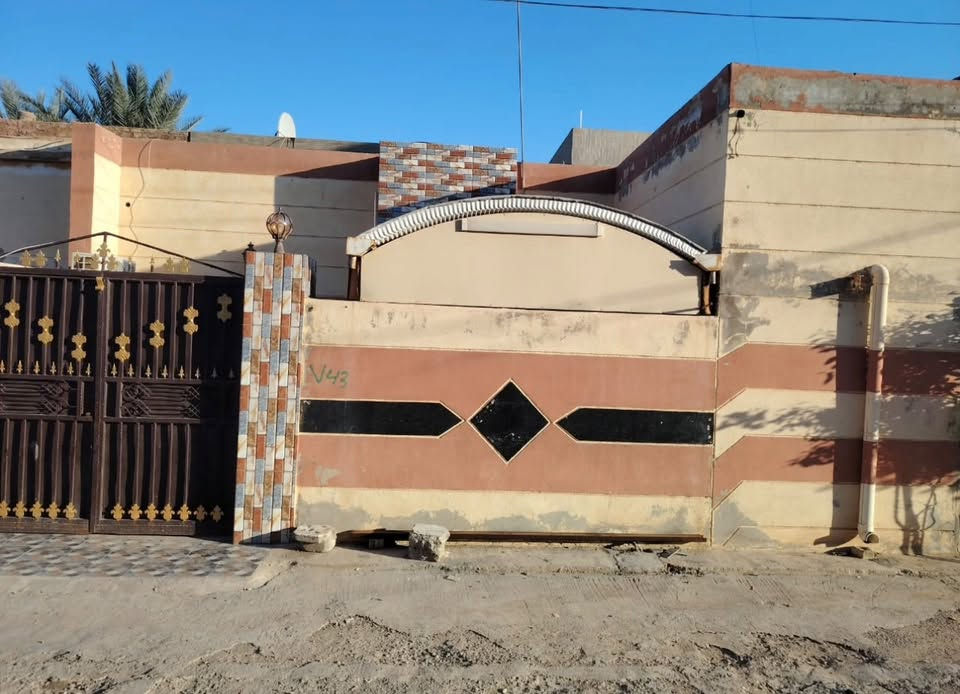 السلام عليكم، البيت معروض للأيجار في منطقة الخمسة كيلو دور نواب الضباط 
، البيت صغير يحتوي على غرفتين وصالة وحمامات ومطبخ صغير مع حديقة خلفية ، 
سعر الايجار 300 الف والمراجعة مع مكتب ابو سلام للعقار في الخمسة كيلو 

‭***********‬
