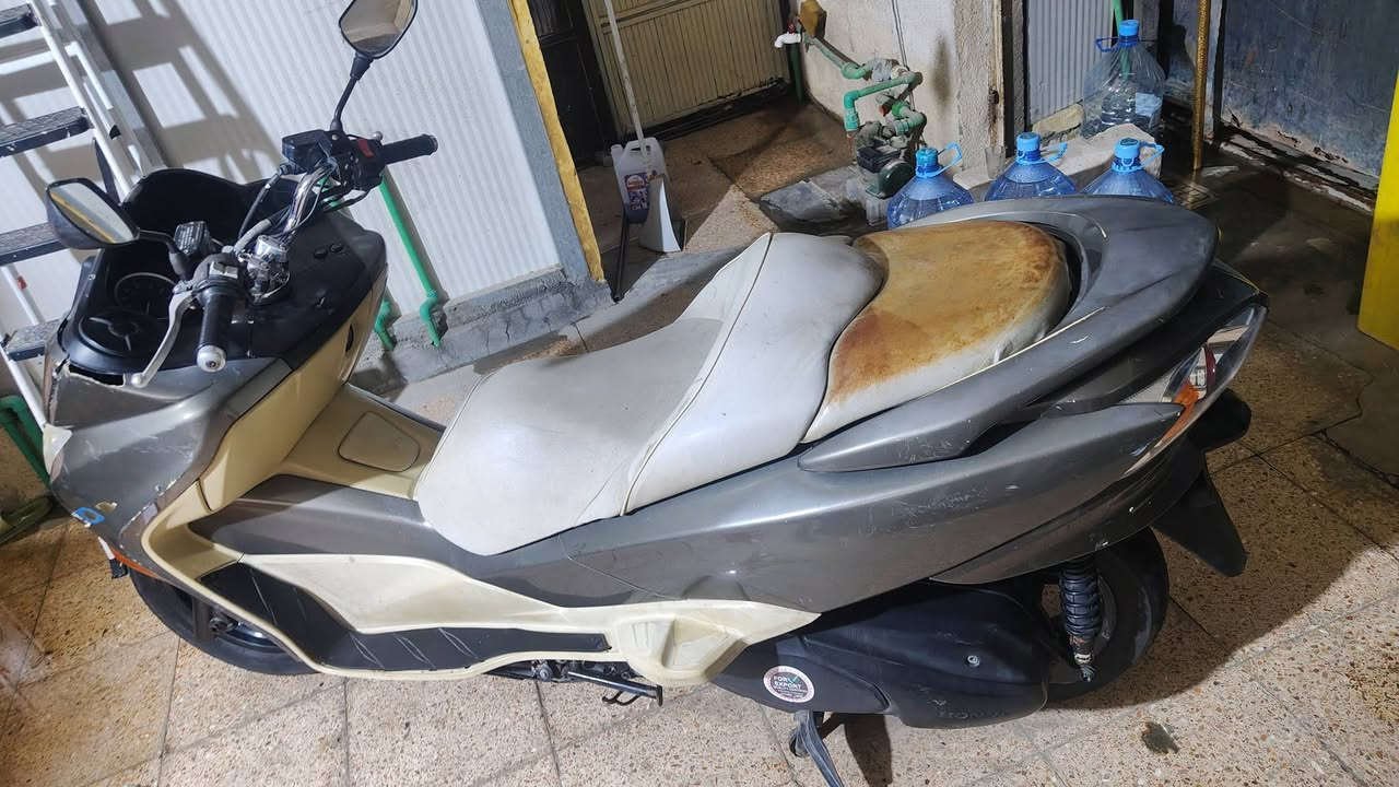 فورزه 010 / فول موصفات
محرك ما مفتوح معدل 140 بالطريق 120 
ستوني مسوي ادامة ماي راديتر اصلي ضمان سنتين + دهن اكسادو + دهن اكسل اصلي 
كلج خلفي بنز + قايش كلة جديد 
دراجة بلادية ما ملعوب بالضفيرة 
النضافة 80%
------------
اوراق اصولية عنواني بصرة 
السعر 9 وبيها مجال 
- ***********
