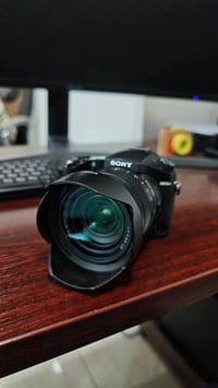 كاميرا RX10 IV • ٢٤-٦٠٠مم • 4K