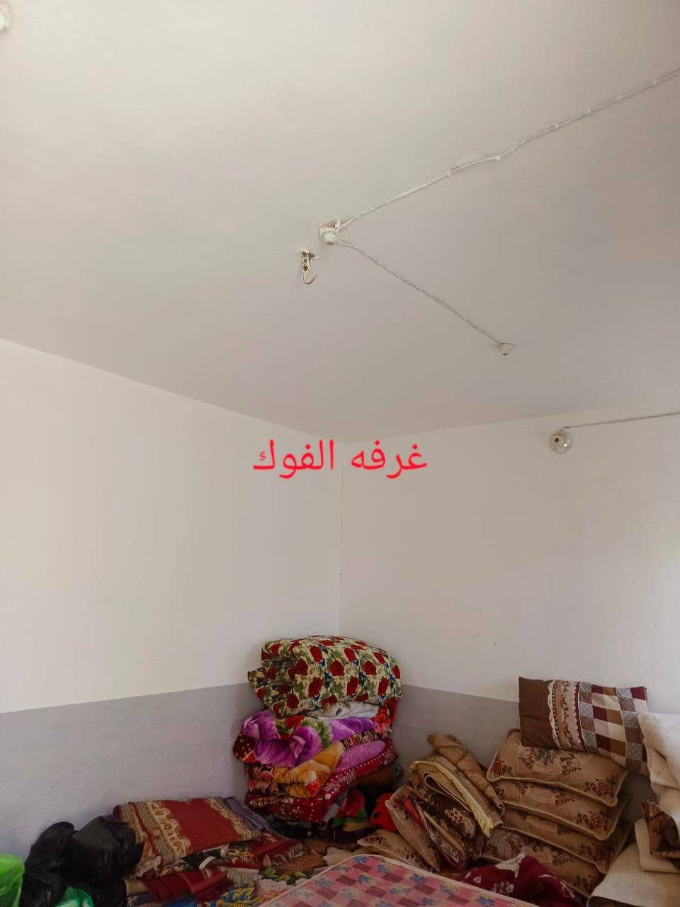 السلام عليكم  بيت للبيع 100م الحولي خلف المستوصف منطقة 63 استقبال وغرفه وصاله ومطبخ وصحيات داخليه وخارجيه  وغرفه فوك صب كونكريت السعر، 70مليون مع المجال للاستفسار رقم واتساب ***********

نص مكتوب في الصور:
- اصلی
- ستقبال
- بيتونة
- صحيات
- غرفه الفوك