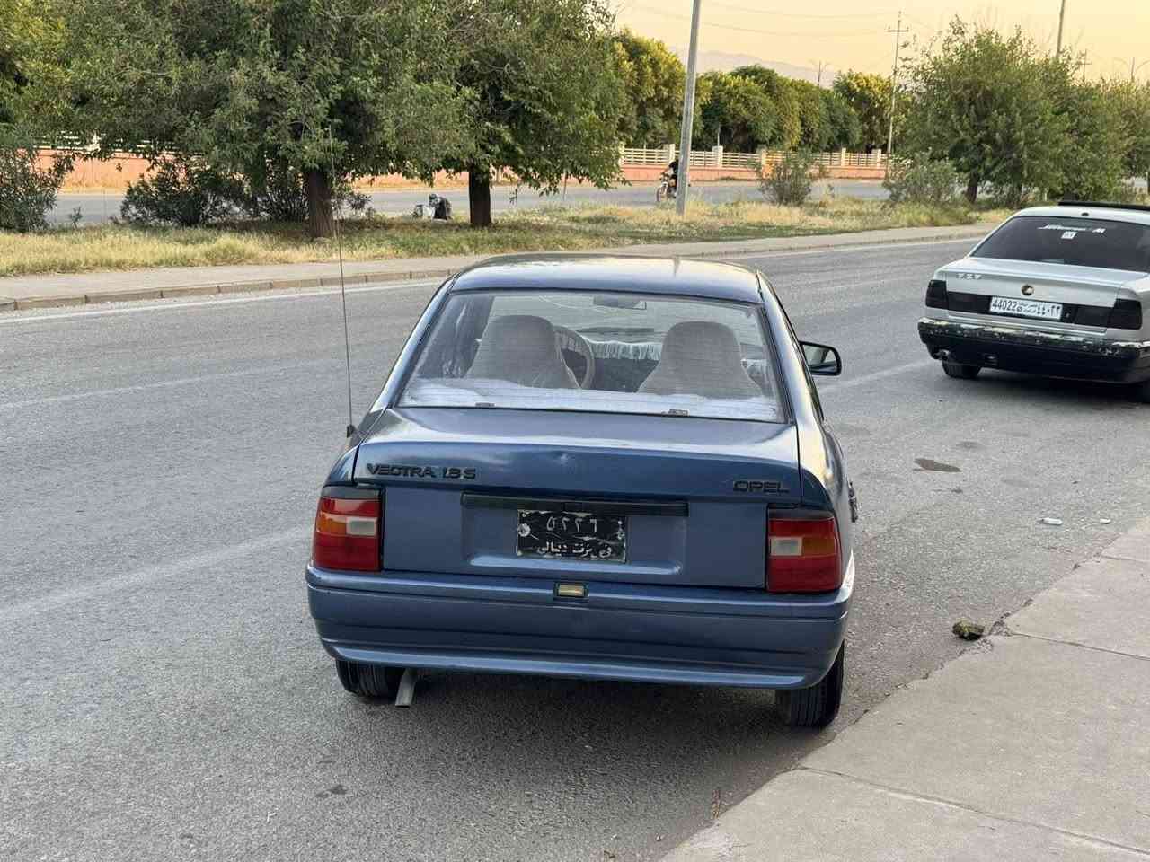فرۆشتن و گۆڕینۆ 
ڤیکترا مەکینەی 18 
گێڕو مەکینەو کارەبای بەشەرت 
سەرفو دوکەڵو بوخاری نیە
تەقەو ڕەقەو تنوتۆڵی بەشرت
لایت ئیشارەت سەکن پێشو دوا ھەموو فلچەو  گەرمی ھەموو ئیشەکا
ناوی بەعام جوانە کوشنو بەرگە دەرگاو دەژبڵ و گاعی تازەیە 
چوار تایە و ویلی تازەی لە ژێرە
پاتری و سولفی تایزەیە ڕۆڵت و بۆڵو گراین شەفی تازە گۆڕاوە 

سەیارەکە سەنەویە بئ کێشەیە 
سعری 18 گەڵایە

مشتەری چات کە یان تەلەفۆن *********** حلبجة, السليمانية
