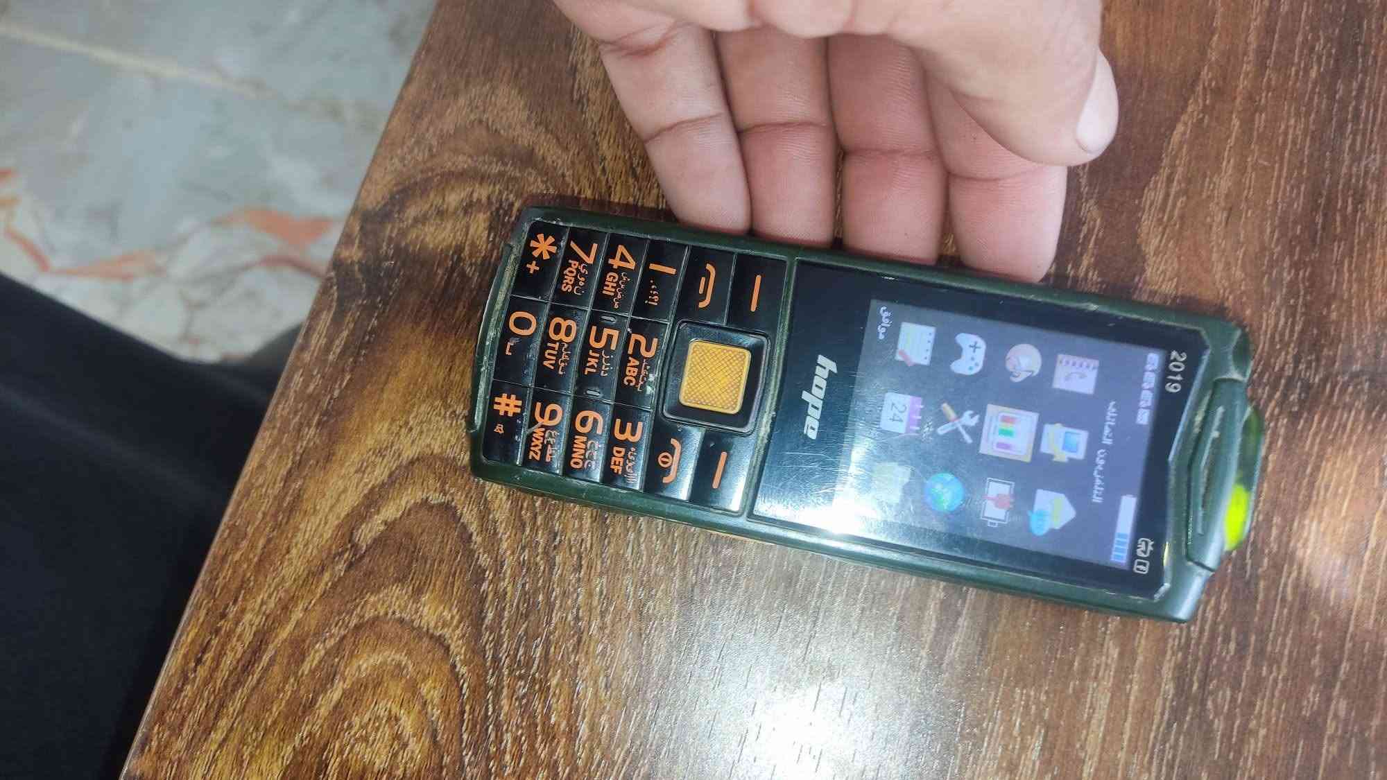 تظهر هاتفاً محمولاً متيناً للمهام الشاقة من ماركة Hope (غالباً طراز Hope K19 أو ما يشابهه من نفس الإصدارات العسكرية المخصصة للرحلات والصحراء).
مواصفات وخصائص هاتف Hope المتين
• تصميم عسكري: هيكل خارجي مدرع وقوي للبيع سعر 35 مع التوصيل  التواصل ولاستفسار وتساب *********** توصيل مجاني لاجميع الامحافظات
