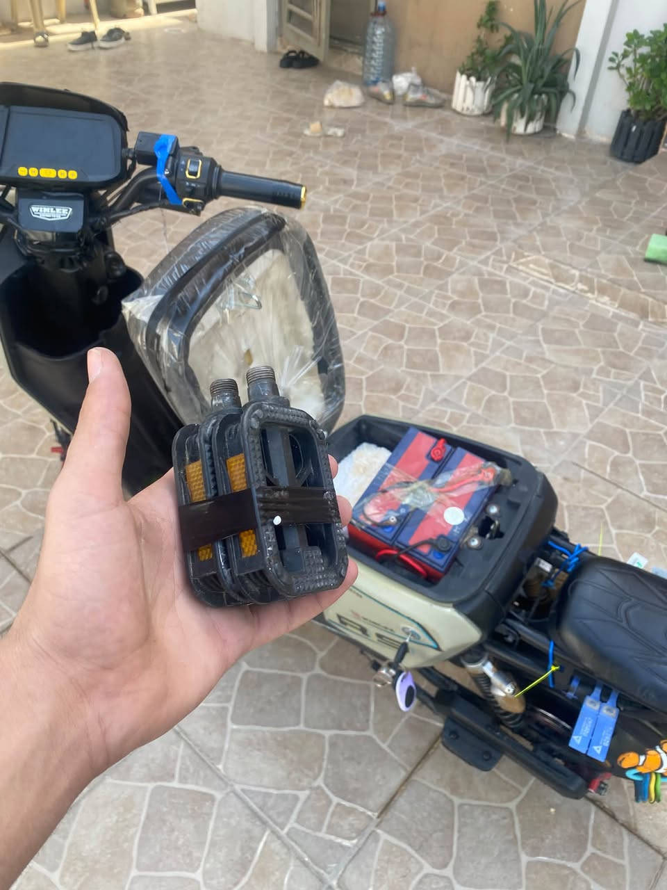 أر٩ مديل ٢٦  بل ضمان ول شرط فول موصفات شاشه ام الدكم بلوتوث فول كله شغال ٥بطاريات ٣٢أمبير ونلي اصلي ابو الختم 👌❤️دراجه تخبل شرط تمشيك مسافه ٧٥ كيلو متر حقيقي دراجه كامله مجنبزه هم سعره ٣٧٥ قفل قفل 🔒 🔒بدون معامله رجاً جماعت ال ٣٥٠ لحد يجي رقمي *********** وتساب متواجد فقط مكاني كركوك
