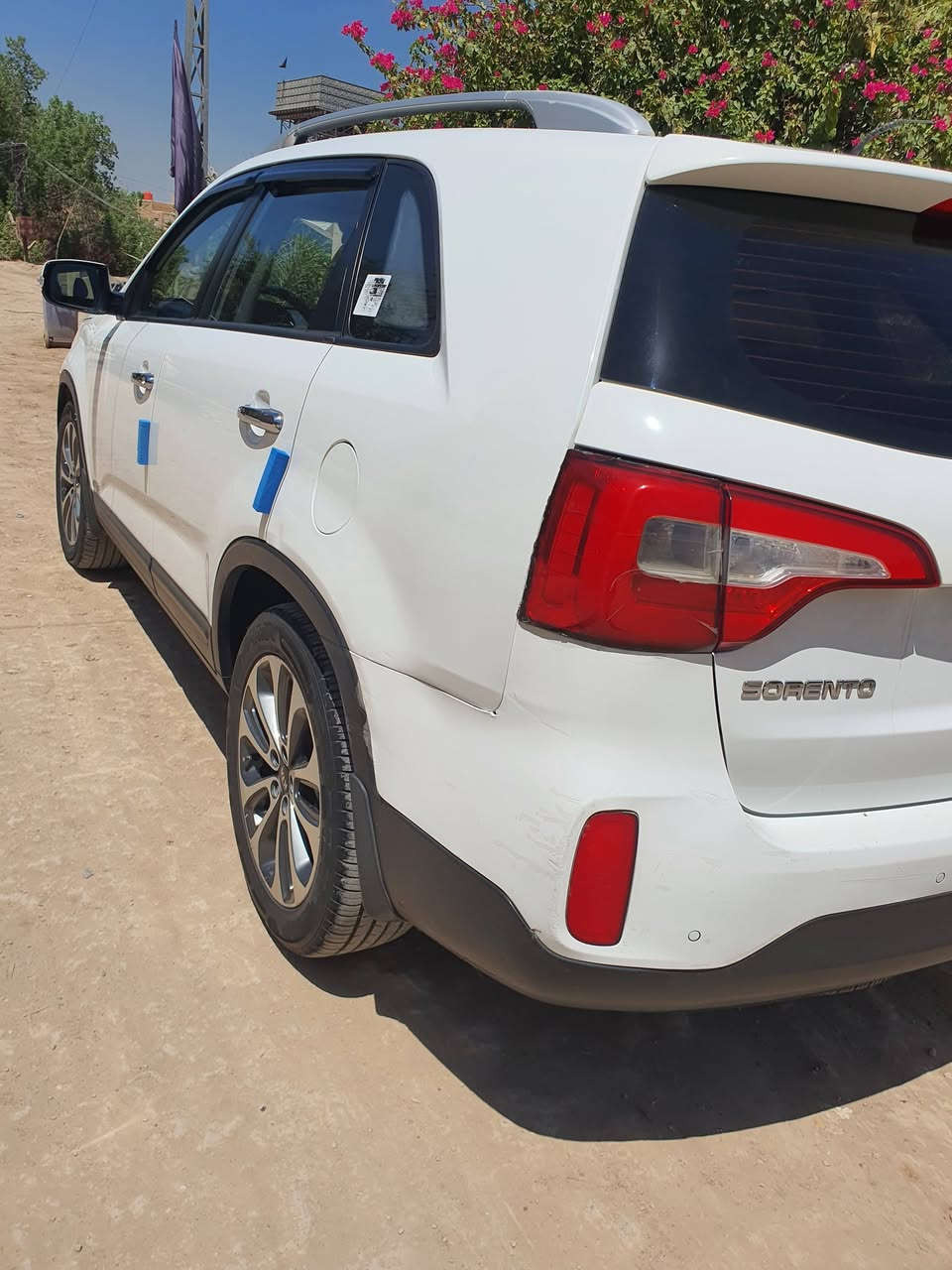 السلام عليكم 
سورنتوا كويتي ١٣ شكل ال ١٥ 
فول مواصفات رقم بغداد باسمي 
السيارة بيه رشه ربع الجاملغ الخلفي 
ماشيه ٢٥٠ حداديه مكينه وكير مامفتوحات
مكان السيارة الديوانيه غماس تليفون
سعرة ١٦٣وبيه مجال تليفون ***********
