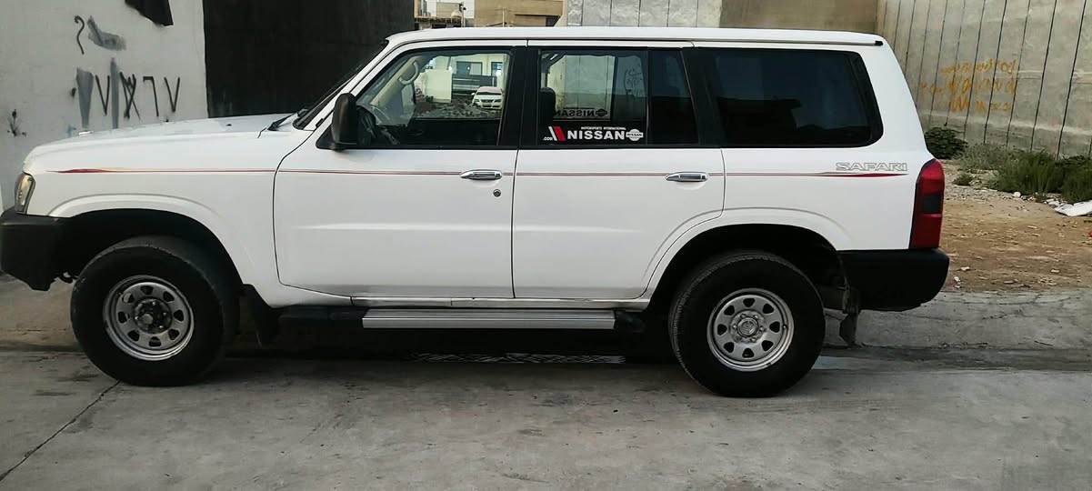 نيسان پاترول سفاري بيلاد 2005 گير عادي 3 پارچةي سبوغة رةقةم و سنةوي تازةية گيرو مةكينةي بةشةرت تحويل و غرامةي بةشةرت *********** أربيل, العراق
