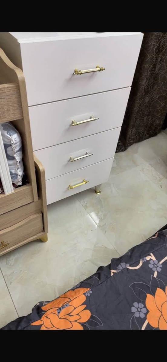 ***********للبيع ب550 وبيها مجال بشعب غرفه استعمال قليل
