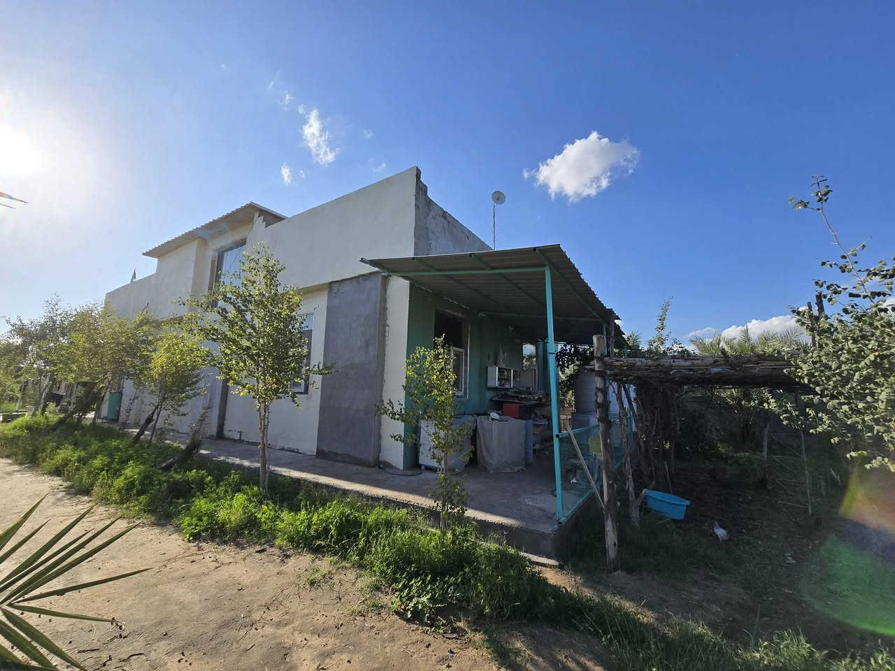 ⛔[اعلان عن بستان في منطقة الرابط - الزبيلية على الشارع العام]⛔

[للاستفسار عن السعر الاتصال على الرقم اسفل المنشور]

بستان بمساحة 1 دونم 

-الواجهة 21 / النزال 125.
-سياج بلوك.
-سند 25 حق التصرف.
-يطل على شارع تبليط رسمي.

-مكون من بيت حديث بمساحة 200 متر تقريبا + مضيف خارجي +غرفة خارجية صغيرة يمكن استعمالها كمخزن او مطبخ خارجي و جلسات خارجية عدد 2 احداهما تحتوي حمامات مفصولة للضيوف.

-يحتوي المنزل على 4 غرف نوم وصالة ومطبخ وحمامات عدد 3 

-تانكيات عدد 3 وتانكي ماء احتياطي خمس الاف لتر مع ماطورات ماء عدد 2 ومنظومة سقي.

-محمية للحيوانات متكاملة
-جميع انواع الشجار النبق(السدر) والتكي والتين والعنب والتمر والعرموط والمزيد.

-لمعرفة بقية التفاصيل بخصوص الكهرباء والماء والمزروعات
الاتصال على رقم صاحب البستان للاستفسار:
***********
