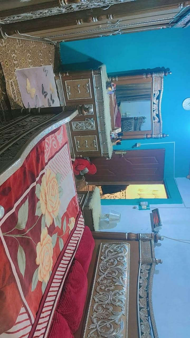 بيت زراعي للبيع ١٠٥ م شارع الزوار خلف مسجد السهلة غرفتين وصالة ومطبخ حار وبارد وصالة واستقبال وصحيات ٣ الاساس والسقف صب كونكريت ٦٥ مليون مع مجال قليل للاستفسار ***********
