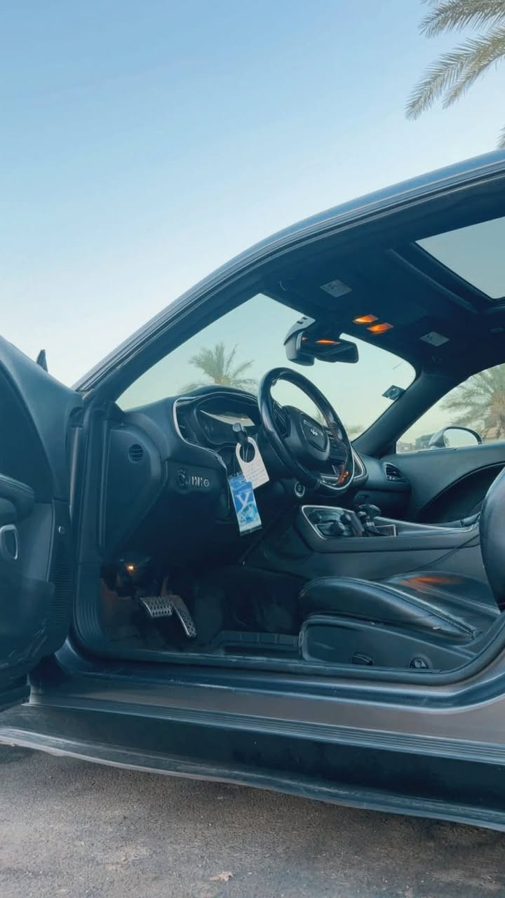 السلام عليكم للبيع او مراوس
دوج جالنجر موديل2018 /SXT PLUS 
فول مواصفات داخل جلد اسود 
فتحة سقف
لون فيلي
تدفئة وتبريد مقاعد 
شاشة كبيرة 
تبريد ثلج 
رادرات جانبية وخلفية 
بصمة 
تشغيل عن بعد 
ماشية 120 كيلو 
صورة الحادث مرفقة ويا 
حادثها جاملغ خلفي ومصبوغ الباب ويا
( قطعتين ) 
للاستفسار اكثر الاتصال على هذا الرقم 
متواجد واتساب / ***********
148$
مكان السياره بغداد حي الجهاد
