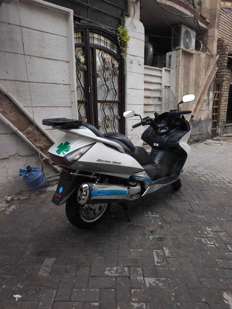 سلفر ونج 600
دراجه كلش نضيفه
سويجين ماشيه60الاف فقط
دراجه بيها مكينه هاون شرط بطناش يلا تحرك
دراجه نضافه الي بالك مكينه كفالة بلاديه بيضه
برغي نقص مابيها وعلى وضع البلاد 
شرط معدل جوه ال180وتجي وتشوف بعينك 
دراجه كلش حلوة ونضيفه بلعافية على الياخذها
((سعرها مناسب))  ((مكاني بغداد المدينه)) 
تفاصيل اكثر خاص او اتصال ((***********)) بغداد, العراق
