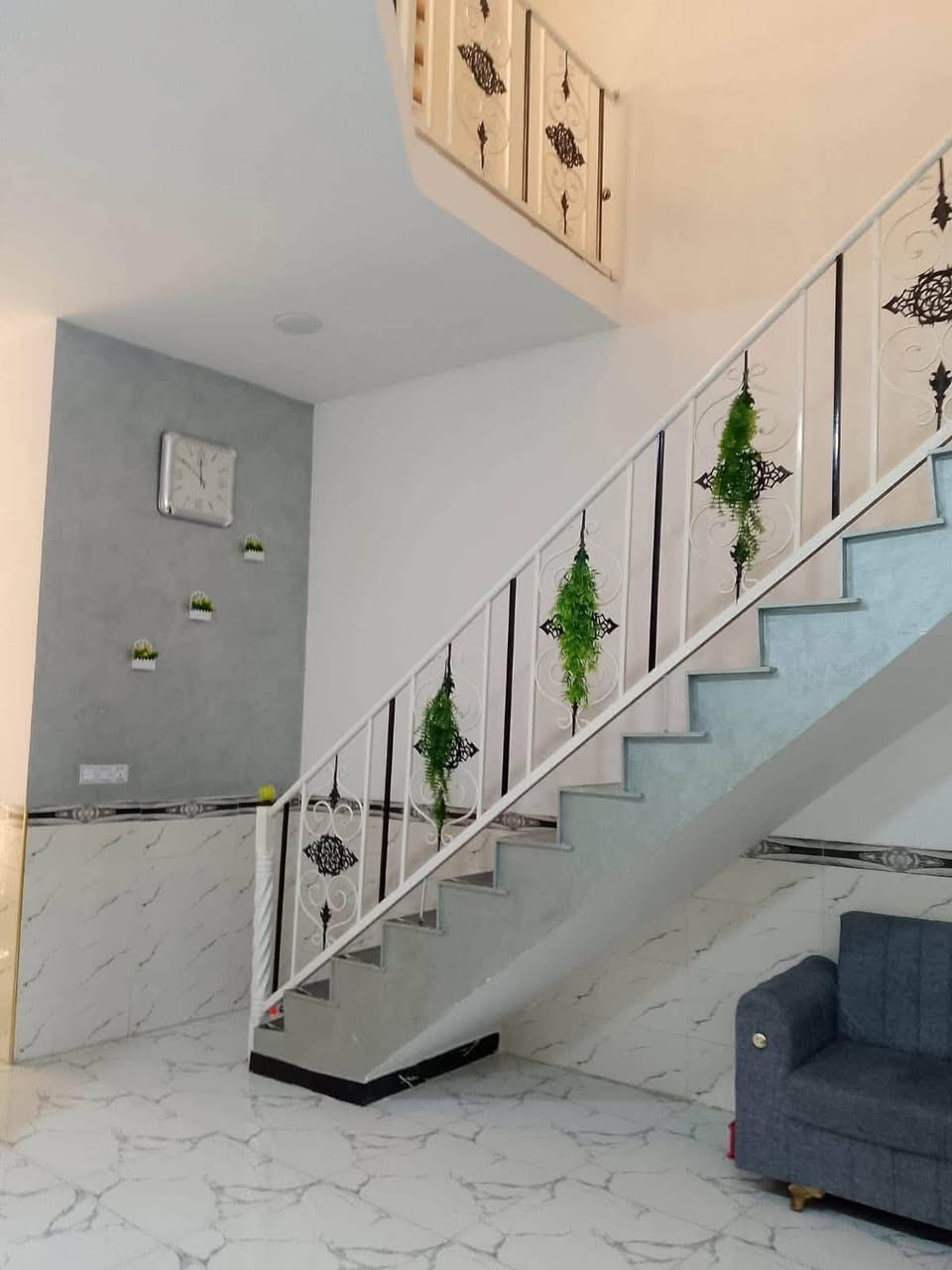 تسلسل: 1170
🏡 دار للبيع او مراوس بيت ثاني في الفلوجة حي الجولان الثانية قرب الطريق الحولي الجديد🏡
            
                     📢 على بركة الله 📢
📍طابو زراعي  سند باسمي
📍المساحة  = ١٥٠ م٢
📍الشارع: ٩م
📍بناء بلوك

🔷مشيدات الدار للطابق الاول
غرفة نوم واستقبال وصالة ومطبخ حار+بارد وحمامات+صحيات
🔷 الطابق الثاني
صالة وغرفتين نوم (الطابق الثاني نقص بياض)

🟨سعر البيع للعقار :  75 مليون دينار 

⚠️ شارع مسدود نهايتة يعني بس 3 بيوت  
هاتف *********** بي واتساب
