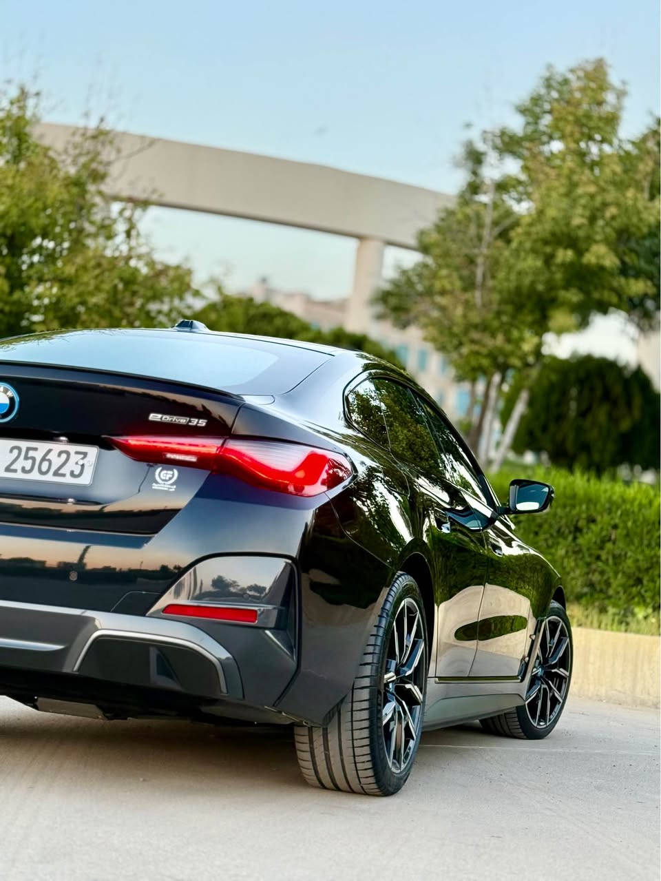 للبيع | BMW i4 eDrive35 كهربائية

 BMW i4 — فخامة ألمانية، أداء رياضي، وقيادة كهربائية مميزة.

BMW i4 eDrive35 
🔹 اللون: أسود
🔹 الممشى: 9 الف ميل
🔹 سنة الصنع:2024
🔹 المحرك: كهربائي بالكامل ⚡
🔹 القوة: 286 حصان
🔹 مدى قيادة يصل إلى 483 كم حسب معيار WLTP

⭐ المواصفات:

✔️ دفع خلفي
✔️ فتحه سقف
✔️ تصميم رياضي فاخر
✔️ تسارع قوي وأداء مميز
✔️ شاشة داخلية عصرية
✔️ نظام ملاحة وترفيه متطور
✔️ والعديد من الإضافات الأخرى

🔧 حالة السيارة:

✅ بدون صبغ 
✅ بدون أيرباك جميع الأيرباكات أصليه

🔑 رقم الشاصي:
WBY43AW03RFS63517

💰 السعر: 31000 $
‎💬 قابل للتفاوض بعد المعاينة

📍 الموقع: أربيل

📞 للاستفسار والتواصل: [***********]
واتساب / اتصال / فايبر أربيل, العراق
