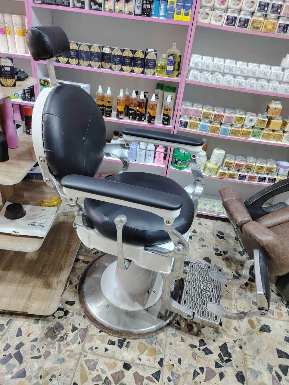 اهلا وسهلا أصدقائي الأعزاء للحجز والاستفسارات وتساب ***********. توصيل متوفر عنوان كربلاء حي العامل شارع المستوصف مقابل محلات سيد كامل الموسوي الحجز والاستفسارات وتساب. حياكم الله
