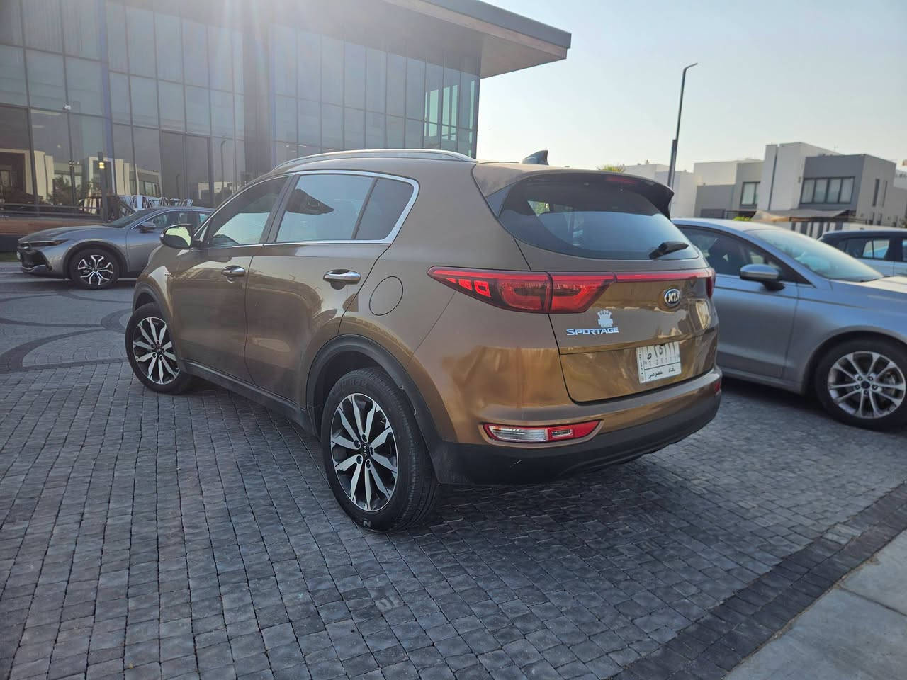 KIA SPORTAGE EX 2017
وارد أمريكي 
كلين تايتل ✅️

⚙️محرك 4 سلندر 2.4L 
🛞 دفع رباعي AWD

فول مواصفات للأخير EX
🟫 ويلات المنيوم 
🟫لايتات LED
🟫إشاير بالمري
🟫كشنات جلد +تدفئة 
🟫شاشة تدعم ANDROID AUTO
🟫تبريد قطعتين 
🟫 بانوراما

🛡أنظمة السلامة ومساعدة السائق 
🔻نقاط عمياء
🔻كامرة خلفية 
🔻نظام تنبيه المرور خلفي

مرقم بغداد بإسم شخصي تحويل مباشر
مكان السيارة بغداد مجمع بدور السكني 

ماشية 76 ألف 

للإستفسار 
*********** إتصال أو واتساب
