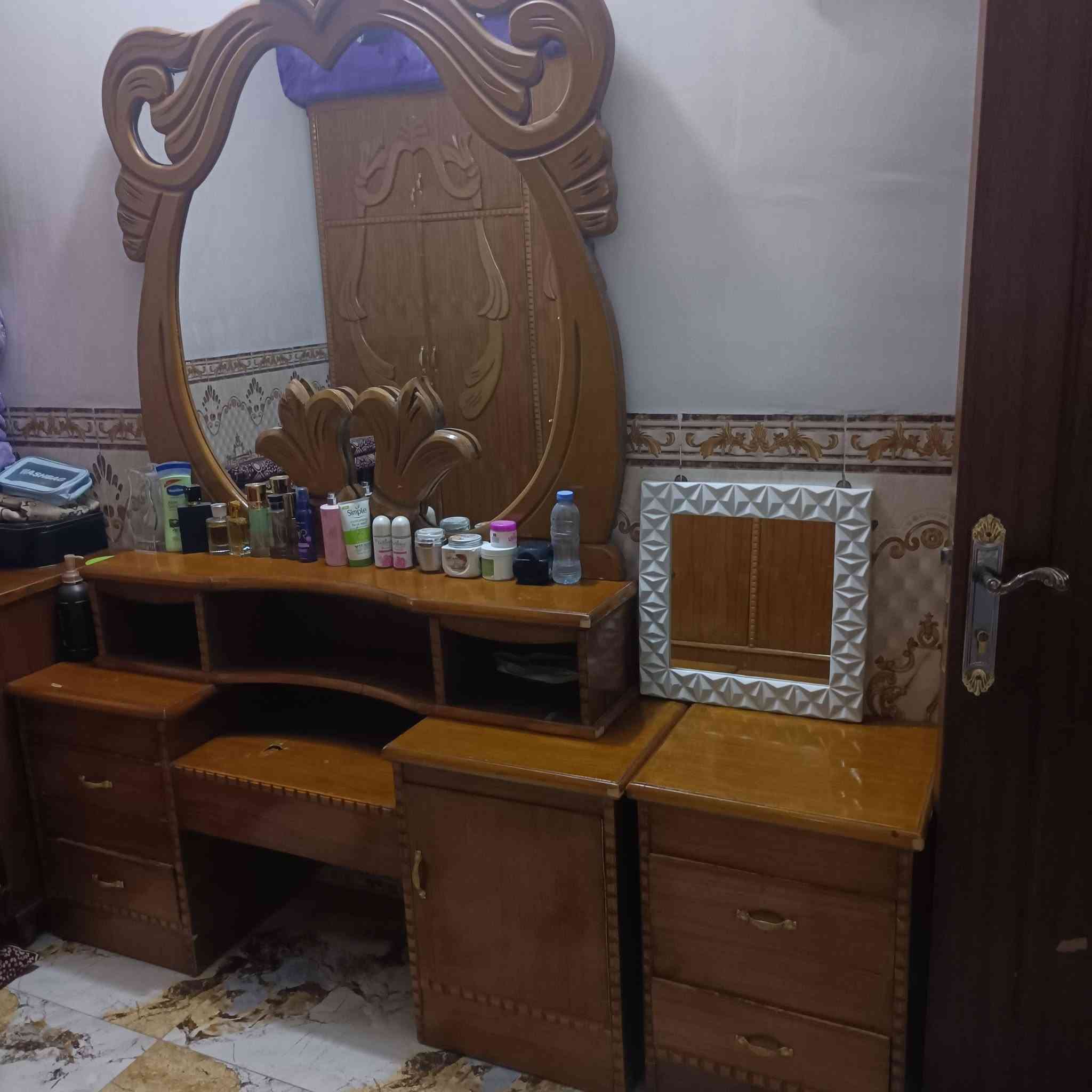 السلام وعليكم غرفت نوم لبيع السعر 700 مكان ابوغريب ***********
