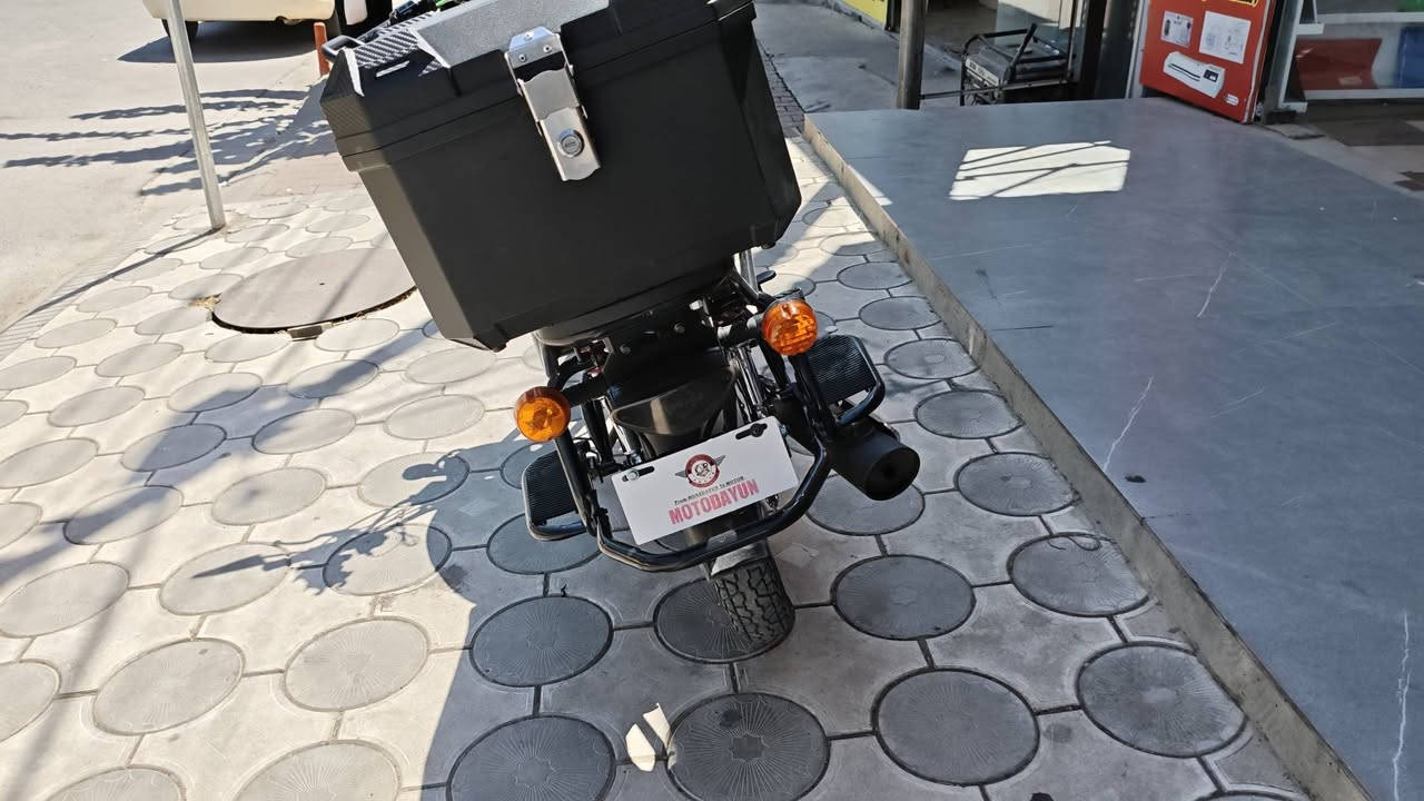 ماتوری هۆنزدا 
مەکینە 200cc
 ڕۆشتوە 10,000km
ماتوریکی زۆر پاکەو مالی دۆستە 
بۆ کرینی پەیوەندی بەم ڕەقەمەوە کەن ***********
