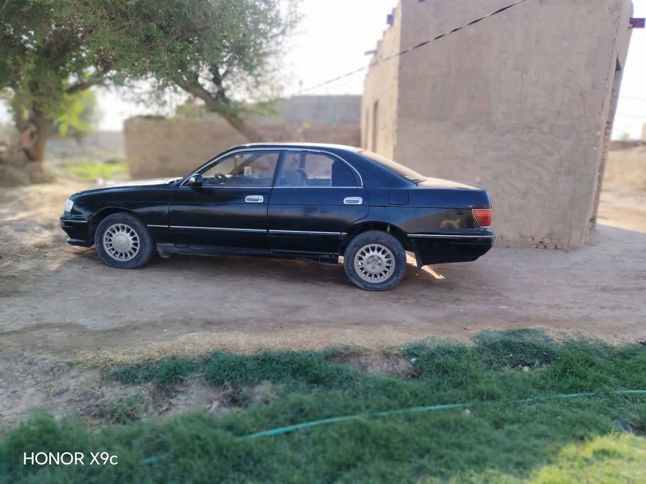 سلام عليكم سياره بطه البيع سعر 38. بيه مجال   سياره بيه صوت  بل مكينه اول ما تشتغل تخم تاير جديد حداديه جديده بيه ضربه بل جنطه فقط   ***********

نص مكتوب في الصور:
- HONOR X9c