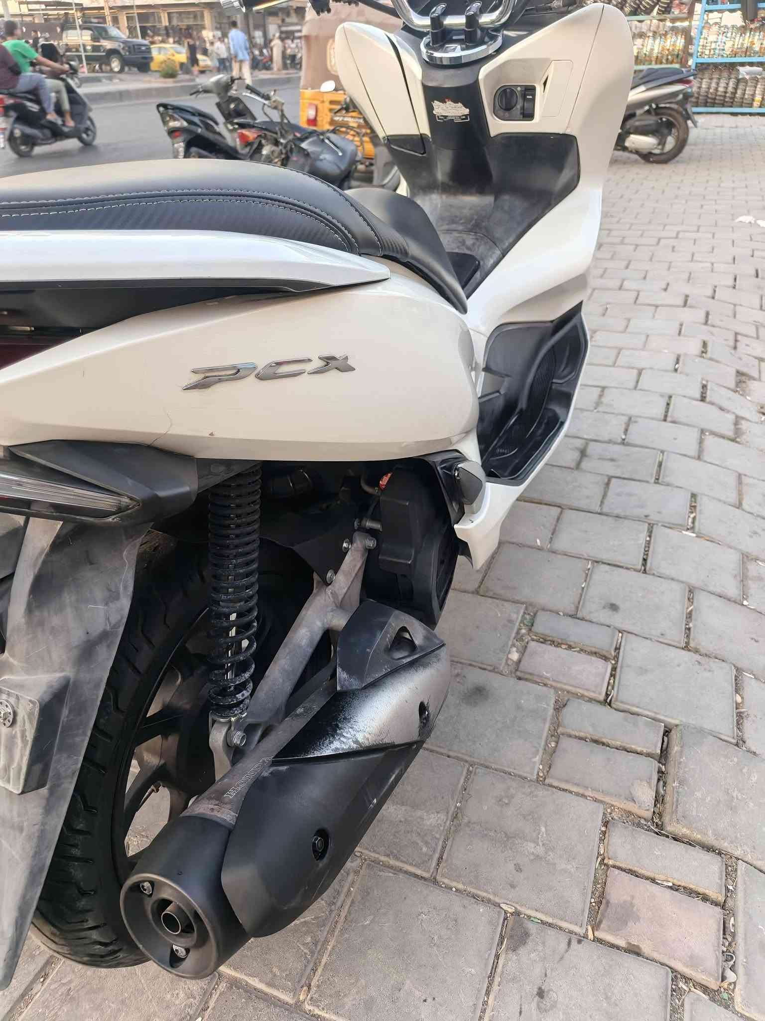 ‏جيل ثالث ياباني PCX
‏مكينه 125 
‏مكفوله كفر ومكينه 
‏دراجه جديده مابيها نقص 
‏السعر 15ورقه و بيه مجال 
‏العنوان بغداد حي البتول قرب فلكه حي النصر
‏واتساب او اتصال *********** 📱
‏
