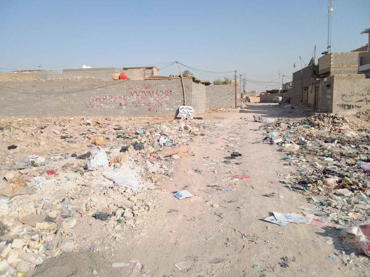 السلام عليكم قطعة أرض مساحتها ٢٠٠متر في مدينه الصدر حي طارق في الوسط جوةسعر ألمية٩ والميتين ١٨وقابلةللتفاوض للاستفسار الاتصال على الرقم ***********واتساب
