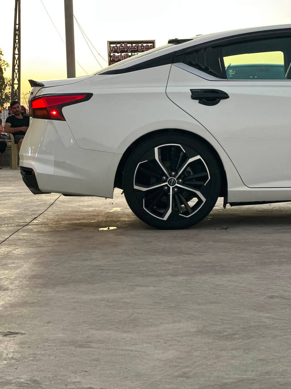 سلام عليكم
🚘 نيسان ألتيما 2024 SR 🔥
السيارة معوقين
 فئة SR الرياضية
⚙️ محرك 2.5L — 4 سلندر
🛞 جنوط SR رياضية 19 إنچ
🎯 تصميم رياضي وأنيق
🖤 داخلية ومواصفات SR مميزة
سيارة تجمع بين الفخامة، الشكل الرياضي والاقتصادي 

ضررر السيارة كما موضح في الصور والضربة مرجعة على باردة 

مكان السيارة ديالى كنعان 
السعر 175 وبيها مجال 
استفسار اكثر اتصال فقط ***********
