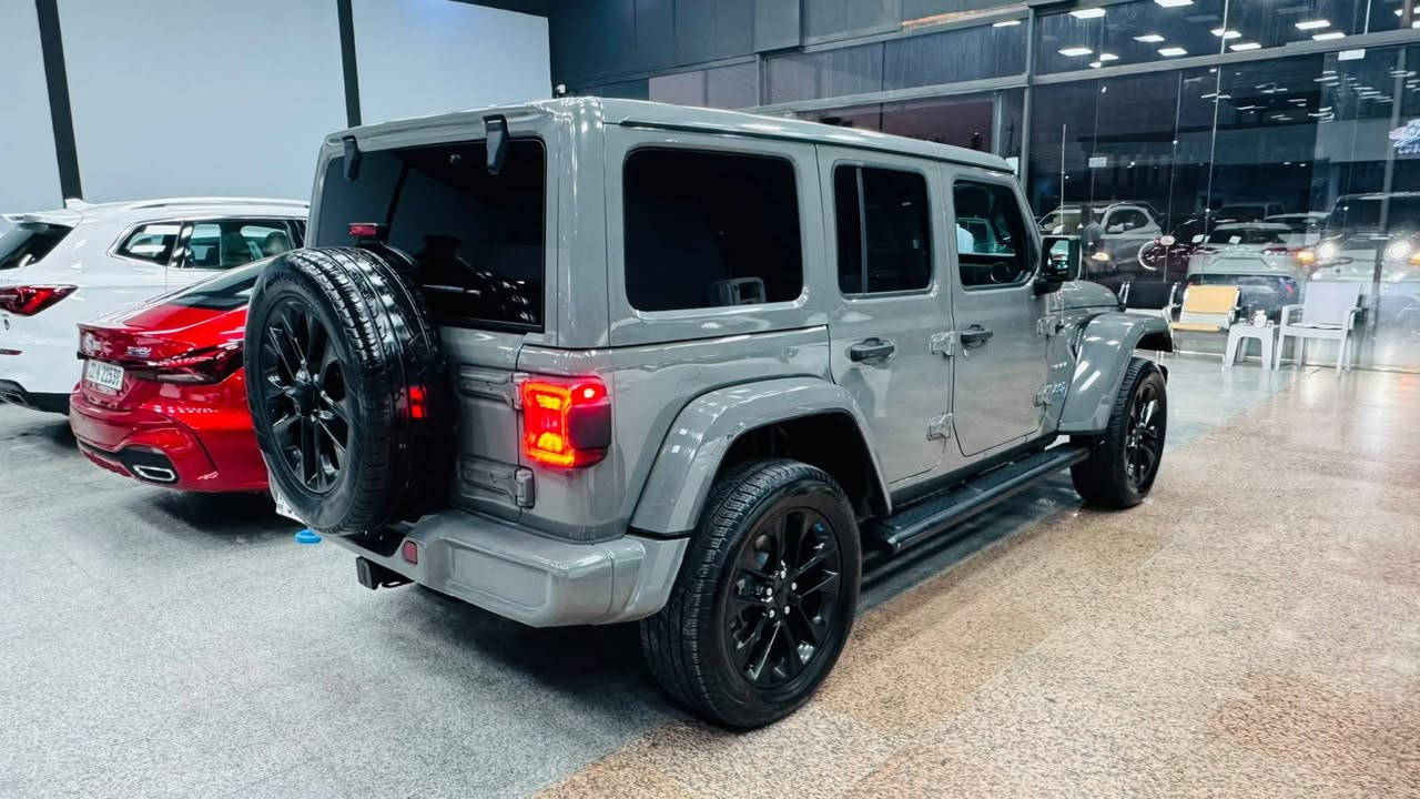 جێب سەحارا  Jeep wrangler 2023 HEV. 
فول مواصفات. ڕەنگ سمنتی. دوو دەرگای بۆیاغە.
تەنیا  ٦٨ مایل ڕۆیشتووە. دەبل اکسل. 4X4
سعر تەنیا ٢٧٠ ورقە.  موبایل   ***********
مكان : أربيل.   ١٠٠ متری معرض تۆپ کارس أربيل, العراق

نص مكتوب في الصور:
- TOP CARS