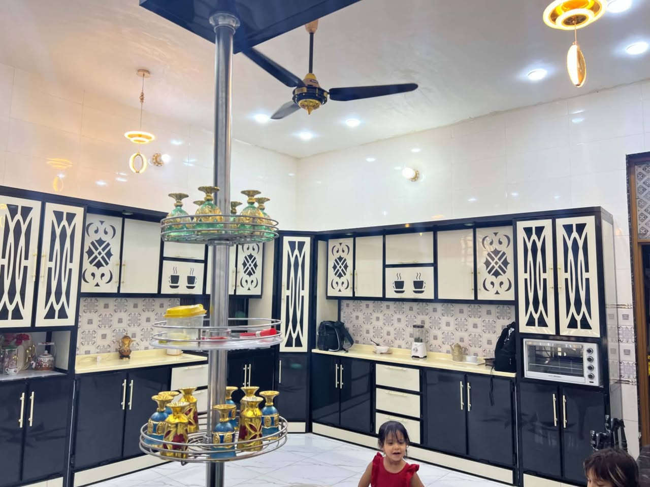 🏡 دار حديثة للبيع | الحمزة الغربي – حي السجاد

بسم الله الرحمن الرحيم
السلام عليكم ورحمة الله وبركاته 🌹

🏢 مكتب دلالية المصداقية للعقار يعلن
عن توفر دار حديثة للبيع بموقع مميز جدًا.

📍 الموقع: الحمزة الغربي – خلف المعاره حي السجاد  – قرب حسينية السجاد 

📐 المساحة: 250 متر 
📜 النوع: طابو زراعي سند 25
🏗️ نوع البناء: طابوق 
🏠 السقف: صب كونكريت@
✨ البناء: حديث
💧⚡ جميع الخدمات متوفرة

🏠 تفاصيل الدار:

▪️ غرفة نوم (2)(5×4)
▪️ استقبال (7ونص ×4)
▪️ صالة (10×5ونص)
▪️ مطبخ (5×6)
▪️ صحيات داخلية وخارجية
∆ صاله ثانيه طابق ثاني (5×5)

📞 للاستفسار والتواصل:
📱 *********** 

🏢 مكتب دلالية اللمصداقية للعقار
ثقة • أمانة • مصداقية

#دار_للبيع #الحمزة_الغربي #حي_السجاد #طابو_زراعي #عقارات #دلالية_المصداقية #المدحتية
