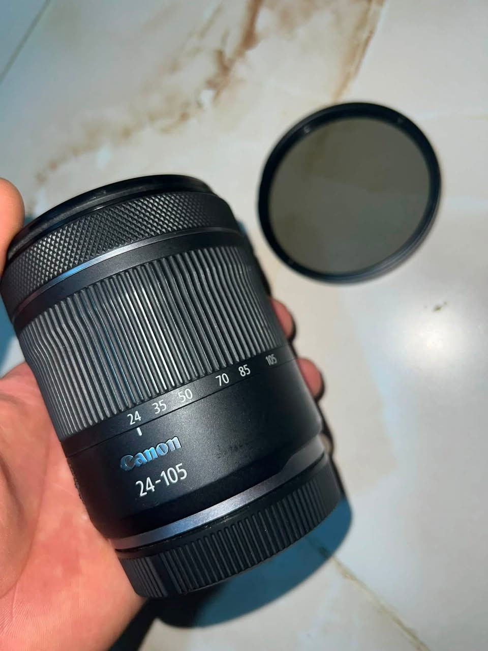 للبيع: عدسة Canon RF 24-105mm f/4-7.1 IS STM + فلتر ND
 الحالة: نظيفة جداً بحالة الجديد.
 المواصفات: مانع اهتزاز (IS)، فوكس سريع وهادئ (STM)، خفيفة وعملية
 السعر: 360
 التواصل: ***********
