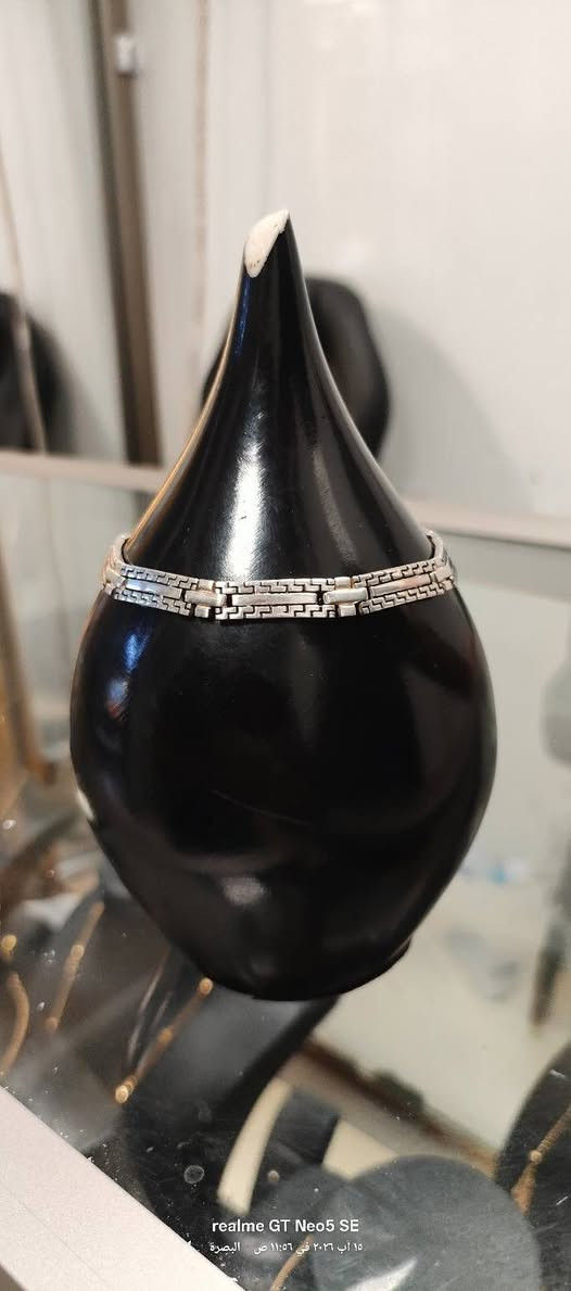 السلا عليكم اللمراوس سوار فضه 925 مختوم وزنه 13غرام اراوس بطاقه سياره مكاني البصره تحويله موجوده كل محافضات *********** وعندي سوار ثاني فرعوني وزنه 10غرام
