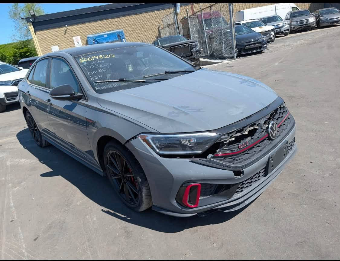 Volkswagen Jetta GLI 40th Anniversary Edition
موديل 2024 
پانوراما 
چەمەلەغ گۆڕاوە بە بیلاد -  3 پارچە کلێر امریکا 
جاملغ مبدل ببلادي - ثلاث قطع كير امريكا 
ايرباك سوكان ته قيوه - ايرباك ستيرن طاك
رقم كاتى 
عنوان- سليمانيه 
***********
