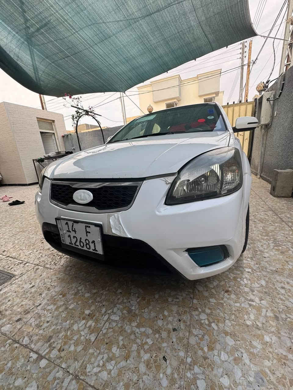 السلام عليكم 
كيا ريو للبيع ٢٠١١ خليجي ١٦٠٠ مكينه كير تبريد حداديه في حاله ممتازه مكفوله من الصبغ والتبديل فقط باردات في باب السايق ودور الحاملغ الخلفي السياره باسمي هزه جديده مداور ثاني يوم مكان السياره السماوه المركز السعر ٧٤ وبيها مجال بسيط شرط التحويل ***********
