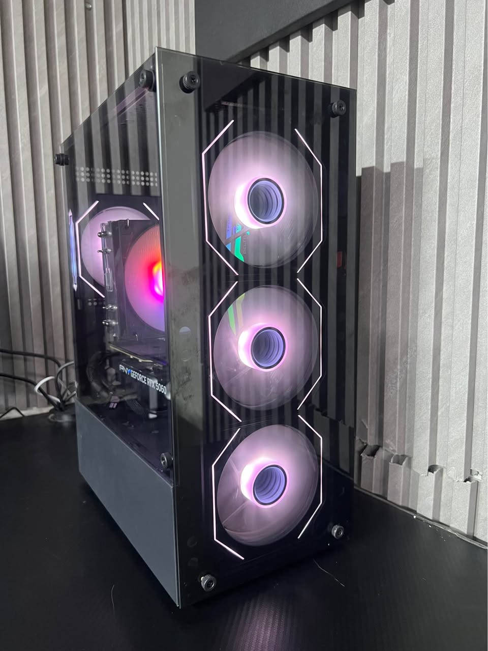 تجميعة كيمنك بمواصفات عالية و سعر بلاش 

rtx 5060 
r5 5500 
ram 16g ddr4 3200 t-force
m.2 1tb gen 4
mb b450 asus prime
cooler gas thermal right 
650w 
case 4fan argb

واتساب *********** بغداد, العراق
