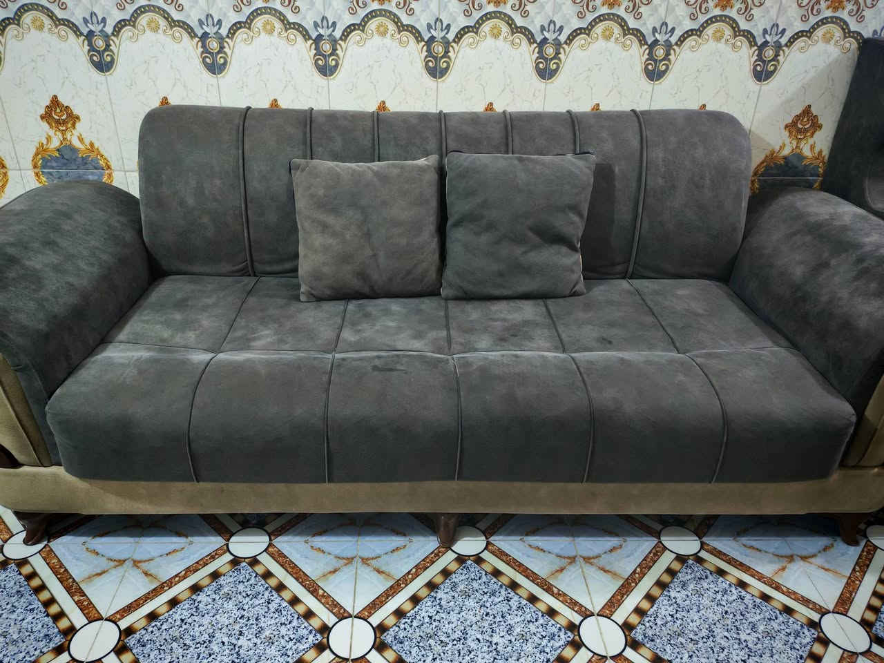 ميز بلازمه نضيف معا تخم للبيع تكمه عشر مقاعد مكلف بنشر أي استفسار اتصل برقم الذكور(***********)
