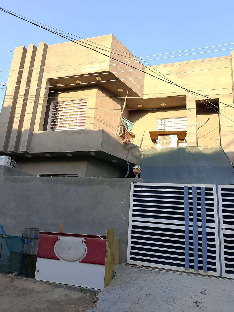 بيت للبيت 200مترحي النداء رقم العقار 54848  بدايه دخول شارع المجمعات مقابل مطعم بركات المصطفى رابع بيت عن الشارع التجاري شارع بيتي ألبناء جديد بناء جناي درجه اولى للاستفسارالاتصال
 على الرقم ***********
