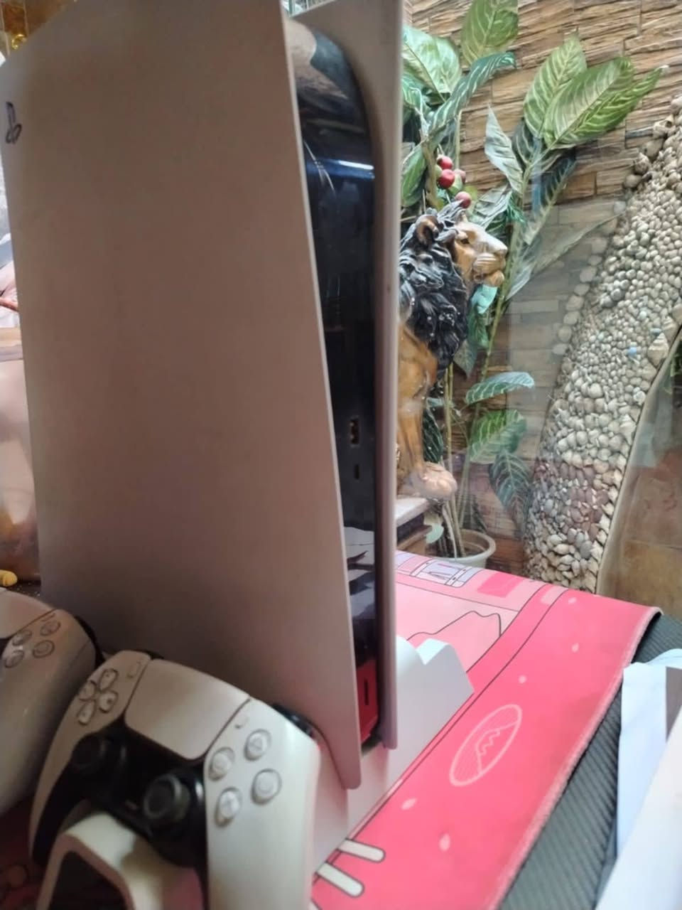 السلام عليكم شباب، عندي بلي 5 فات (PS5 Fat) نظيف للبيع وياه هاي الأغراض كاملة يدات 2 و قاعده و 5 اقراص :
الملحقات :-
جوستكات عدد 2
قاعدة حمل جهاز و جوستكات و اقراص.
كُل الكابلات والوايرات الأصلية مالت الجهاز.
الأقراص (عدد 5 ):
GTA The Trilogy 
Crash N.Sane Trilogy 
Uncharted Remastered
Jump Force 
PES 2020 
ملاحظة صغيرة للأمانة وإبراء الذمة:
مجرى القرص من تدوس إخراج، مرات يطلع القرص للنص وتجره بيدك سحبة خفيفة (خلل بسيط جداً ومعروف بالفات).
تفاصيل البيع والاتصال:
السعر: 750,000 دينار عراقي 
المكان: بغداد / الحرية.
رقم التليفون: ***********
