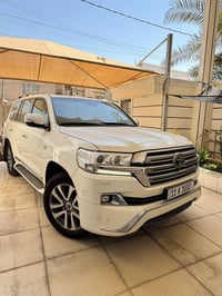 لاندكروز VXS مواصفات لكزز محرك 5.7 v-8  السياره فول مواصفات   عليها رق...